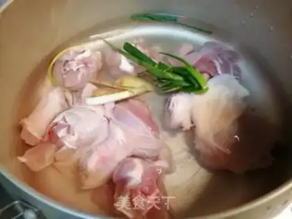 Make A chicken with a gold soup step 1