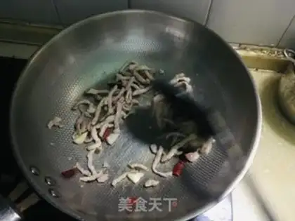 Make Onion carrots, fried meat step 2