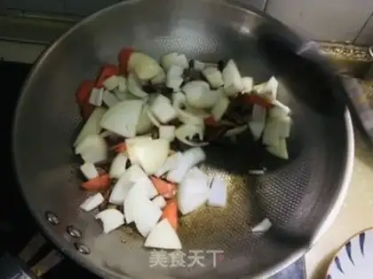 Make Onion carrots, fried meat step 4