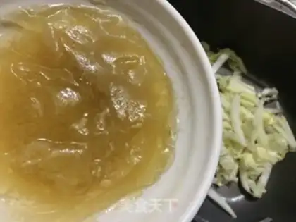 Make Sour cabbage fan soup step 5