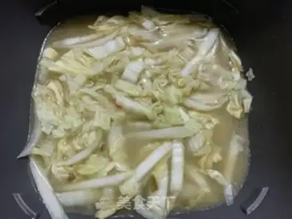 Make Sour cabbage fan soup step 6