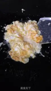 Make Scrambled eggs step 2