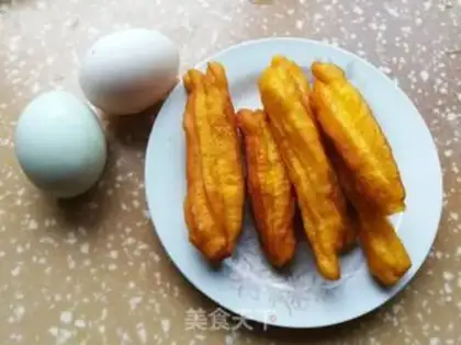 Make Oiled egg burrito step 1