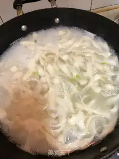 Make Roach beef soup step 0