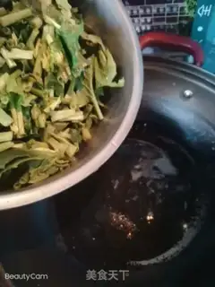 Make Spinach fried eggs step 1