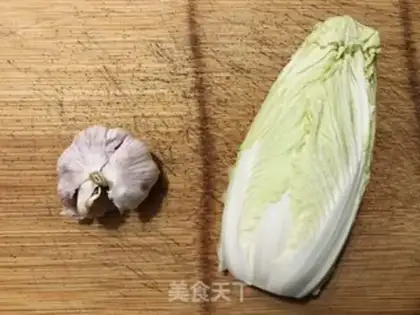 Make Garlic soup and cabbage step 0