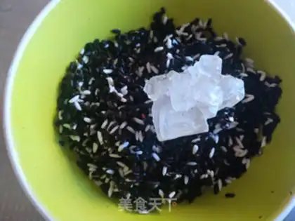 Make Black rolls of meds step 0
