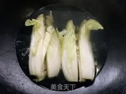 Make Garlic soup and cabbage step 2
