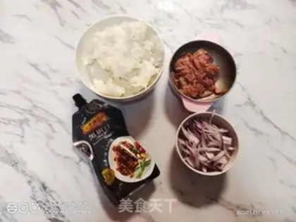 Make Black pepper onion beef fried rice step 0