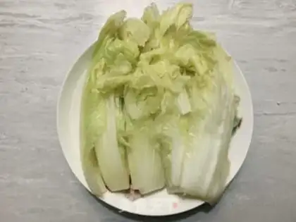 Make Garlic soup and cabbage step 3