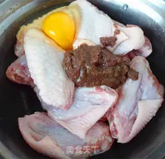 Make Chicken wings with shrimp sauce step 1