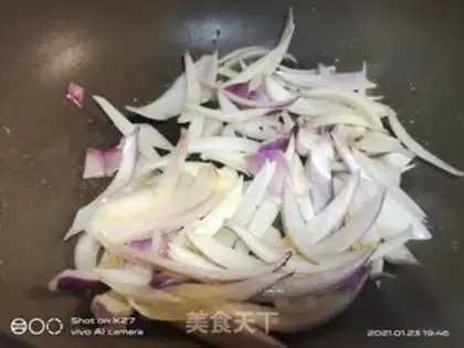 Make Black pepper onion beef fried rice step 3