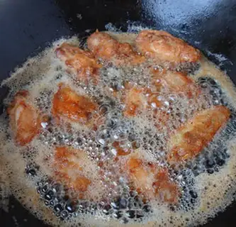 Make Chicken wings with shrimp sauce step 4