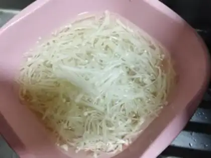 Make Frozen needle mushrooms step 1
