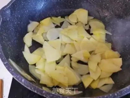 Make Onion fried potato chips step 5