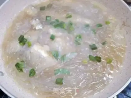 Make Little yellow fish fan soup step 9