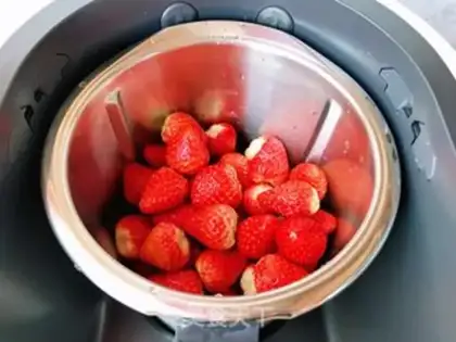 Make Strawberry jam step 1