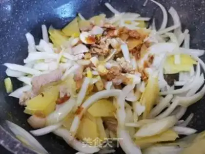 Make Onion fried potato chips step 8