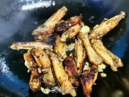 Make Garlic chicken wings step 7