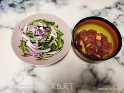 Make Onion garlic and beef step 0