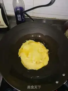 Make Onion pepper fried eggs step 2