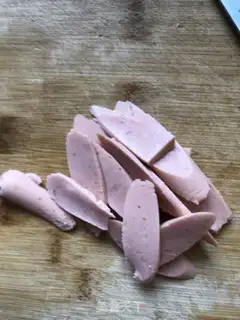 Make Spinach ham and sausage soup step 1