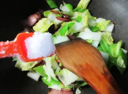Make Pyramid sauce and cabbage step 3