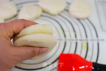 Make Pumpkin rolls with beef step 2