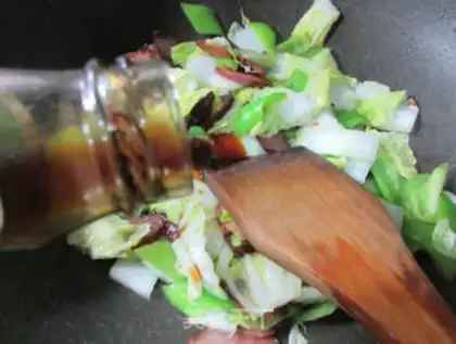 Make Pyramid sauce and cabbage step 4