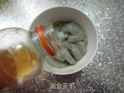 Make Pyramid shrimp and iron stick powder step 3