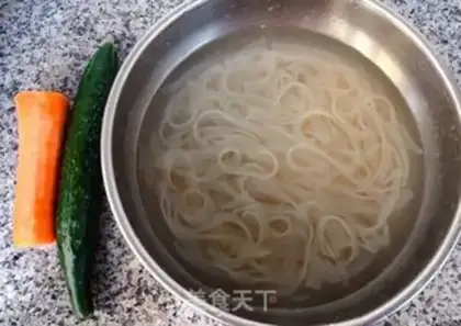 Make cucumber carrot sauce wide powder step 3