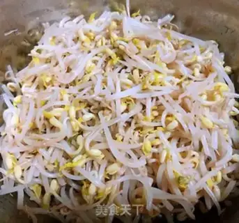 Make Spicy bean sprouts step 3