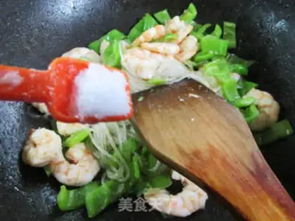 Make Pyramid shrimp and iron stick powder step 8