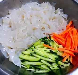 Make cucumber carrot sauce wide powder step 6