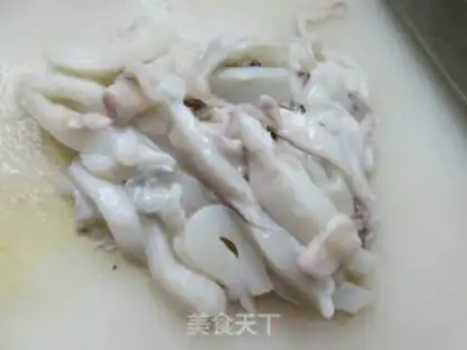 Make Carrot celery frying squid step 1