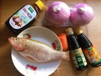 Make Soy sauce and fish step 0