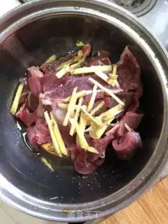 Make Beef roller and gold mushrooms step 0