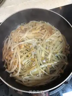 Make Beef roller and gold mushrooms step 1