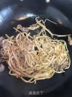 Make Beef roller and gold mushrooms step 3