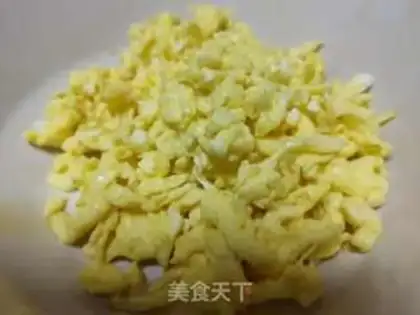 Make Eggs and onions step 1