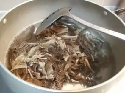Make Bean sauce, fragrance leaves step 2