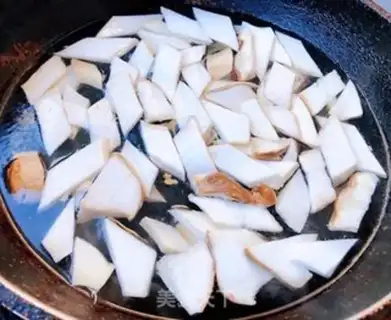 Make Pyramid carrots, fried abalone mushrooms step 2