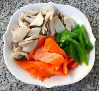 Make Pyramid carrots, fried abalone mushrooms step 5