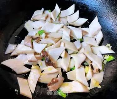 Make Pyramid carrots, fried abalone mushrooms step 7