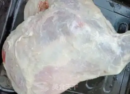 Make Onion roasted lamb leg step 0