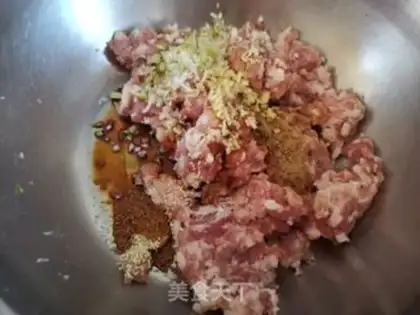 Make The meat dumplings step 1