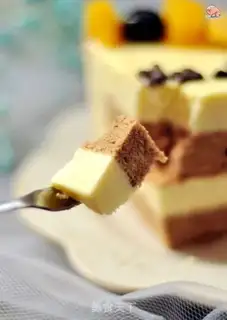 Make Cow chocolate mousse cake step 18