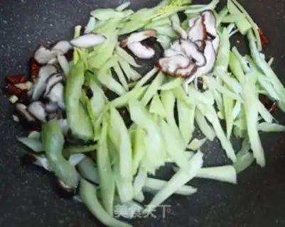 Make Celery mushrooms and fried meat step 4