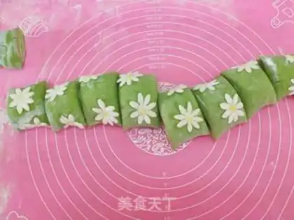 Make Little daisies step 8