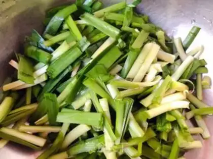 Make The green bean sprouts, the carrots, the meat step 3